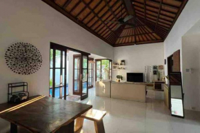 Cheerfull 2 bedroom villa with pool